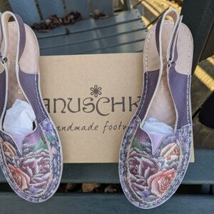 Anuschka MIB handpainted lilac Floral  lthr Printed Shoes Euro Size 40 fits 7.5N